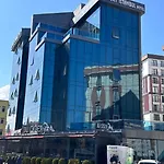 Skyport 公寓式酒店 3*
