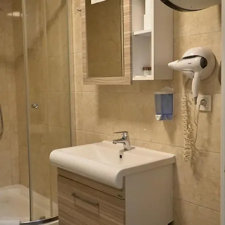 Ξενοδοχείο με διαμερίσματα Skyport 3*