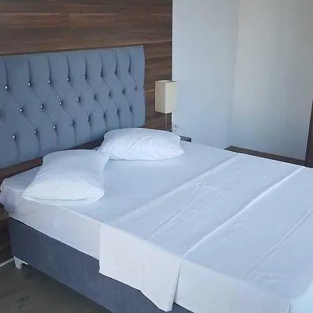 Skyport Aparthotel 3*