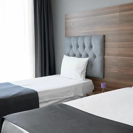 Skyport Aparthotel 3*