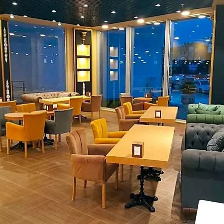 Skyport מלון דירות 3*