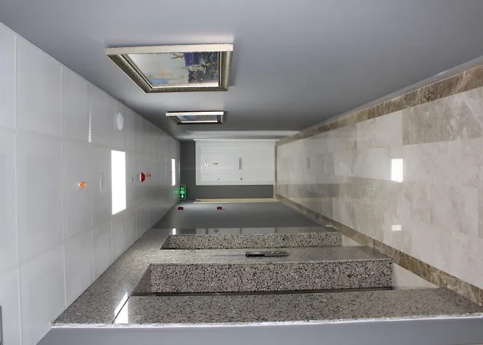 Skyport Aparthotel 3*