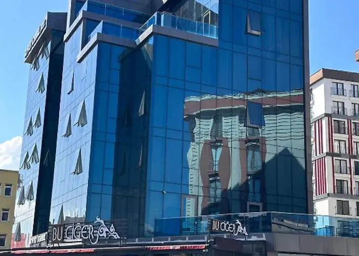 Skyport Aparthotel 3*